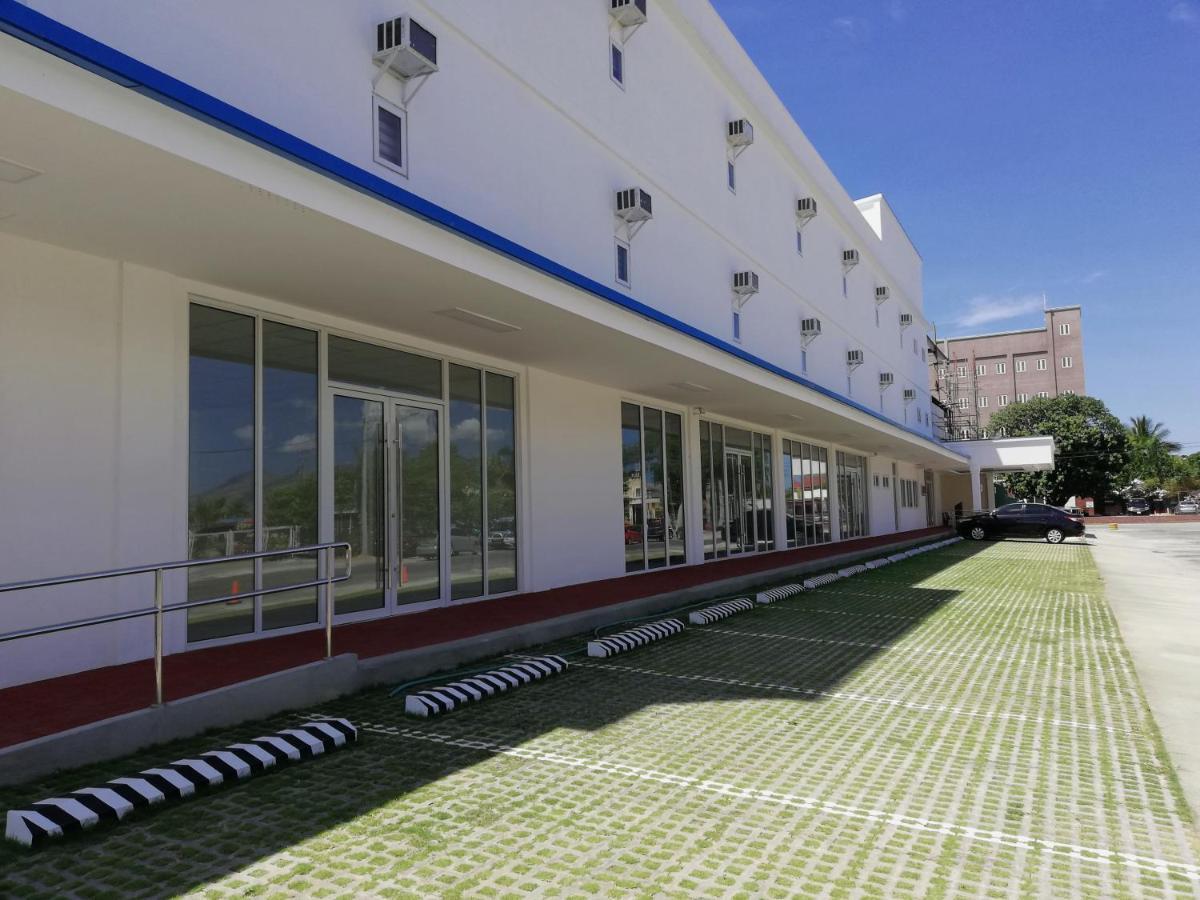 Subic Bay Hostel โอลองกาโป ภายนอก รูปภาพ