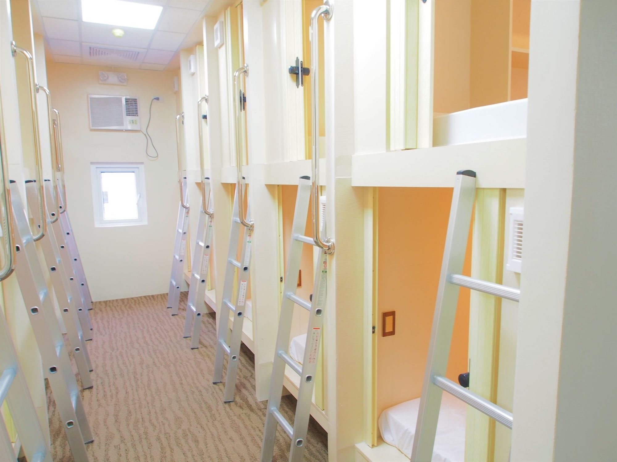 Subic Bay Hostel โอลองกาโป ภายนอก รูปภาพ
